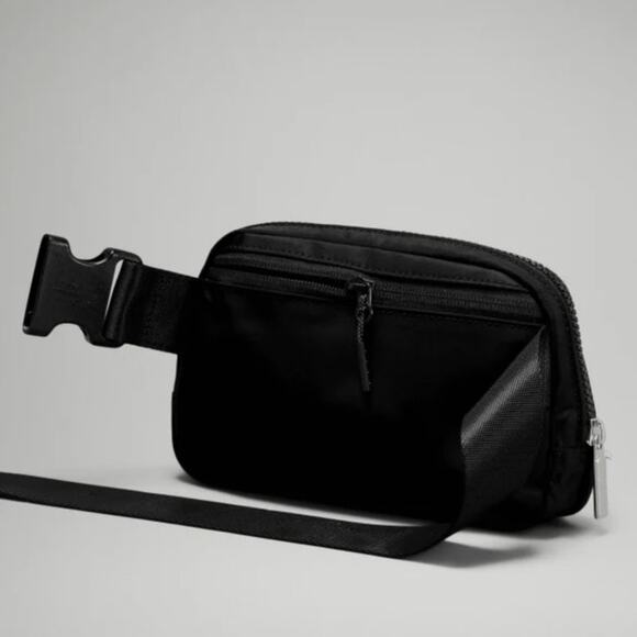 NWT Lululemon Everywhere Belt Bag 1L - Black OS - Picture 4 of 7